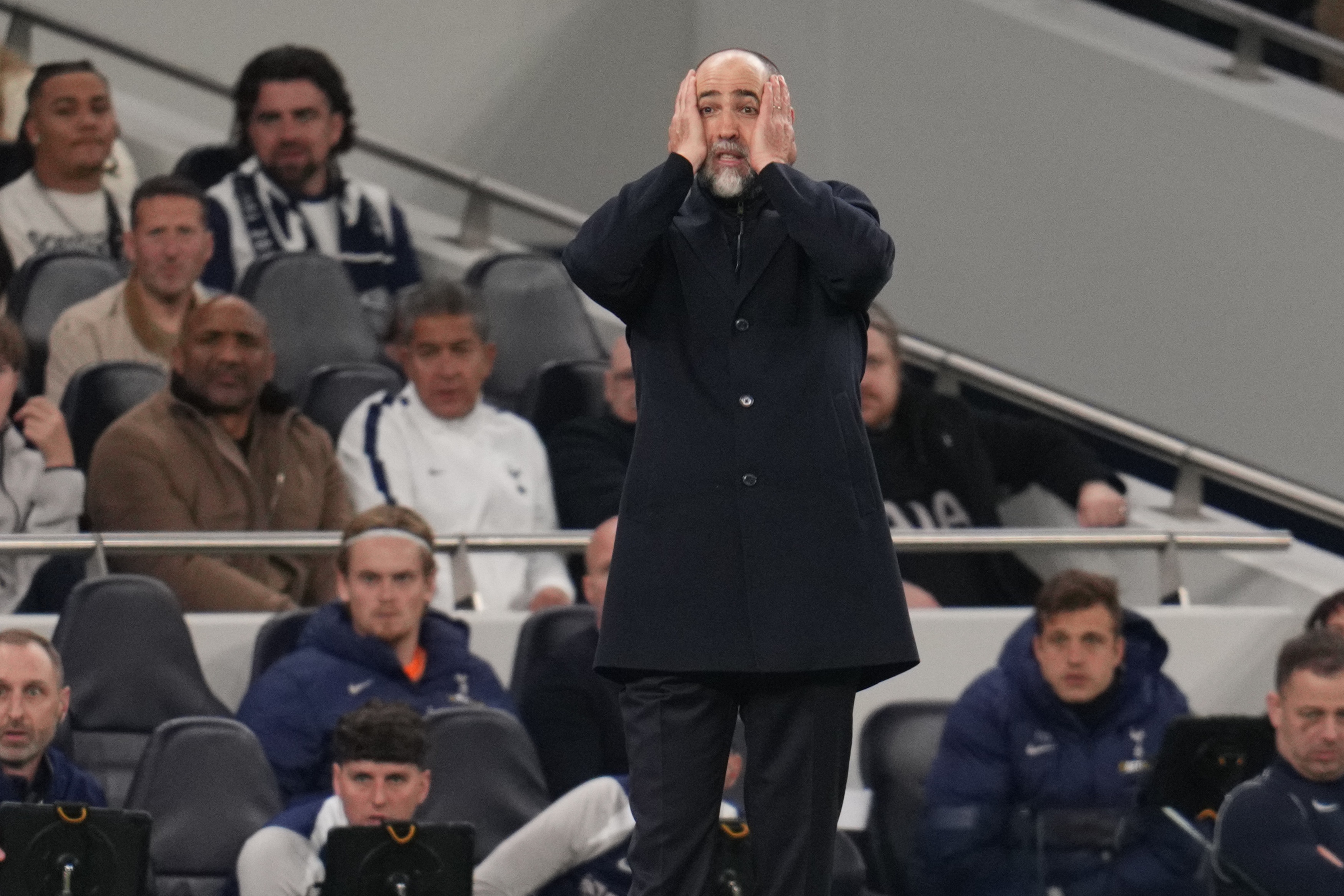 邮报谈热刺困境:转会决策失误致阵容有大缺陷、培养年轻球员不足